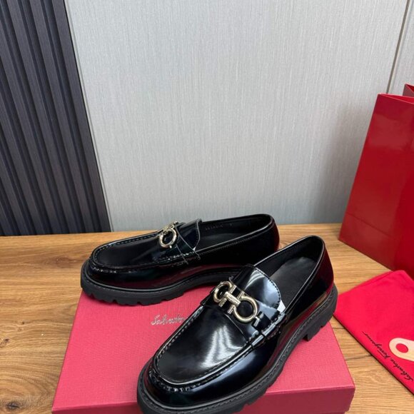 Salvatove Ferragamo Shose